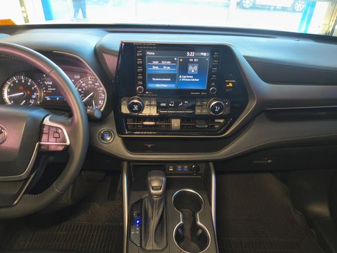 Used 2022 Toyota Highlander XLE image 13