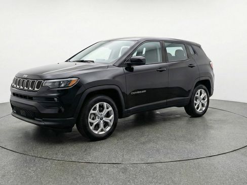 Used 2025 Jeep Compass Latitude AWD/4WD image 3