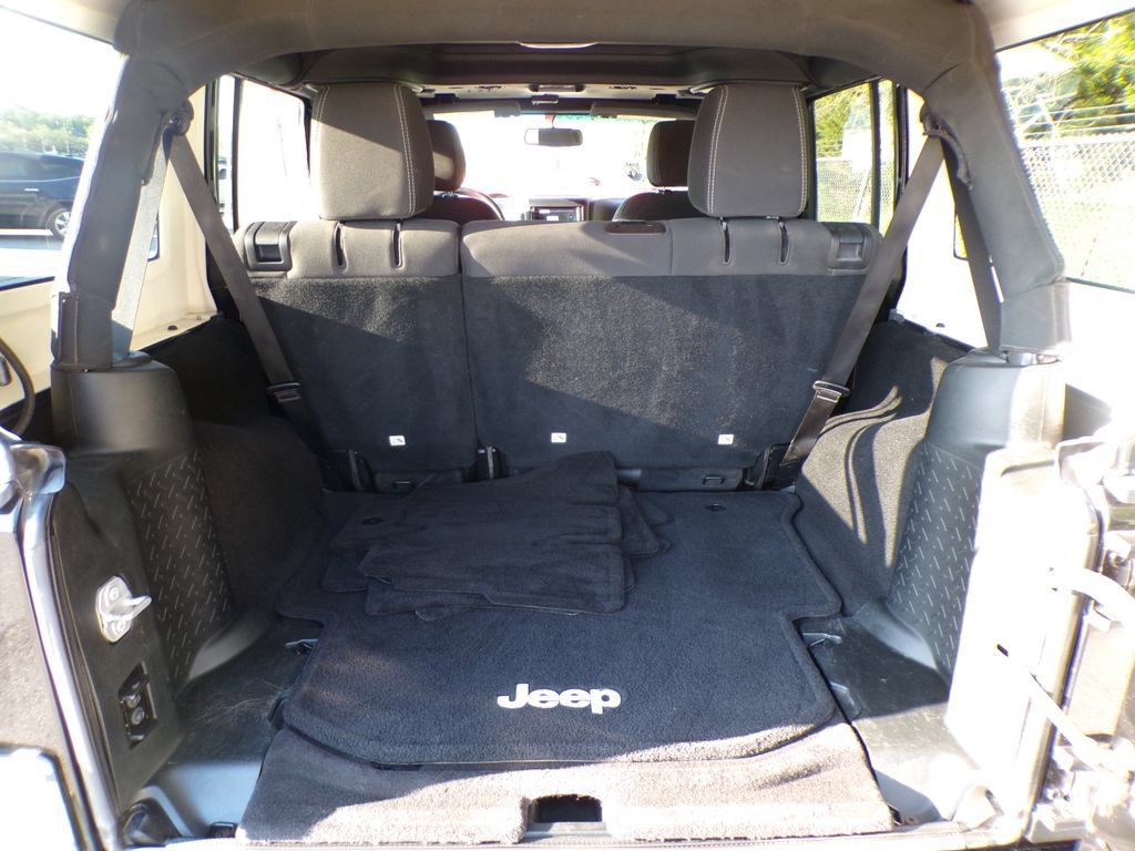 Used 2017 Jeep Wrangler Unlimited Sahara AWD/4WD image 19