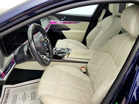 Used 2023 BMW 760i xDrive image 19