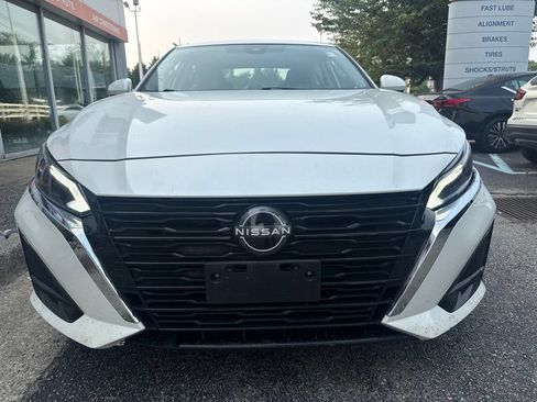 Used 2023 Nissan Altima 2.5 SV FWD image 2