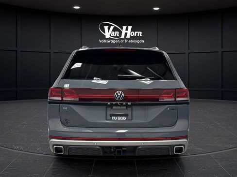 Used 2025 Volkswagen Atlas Peak Edition SE AWD/4WD image 6