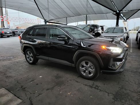 Used 2025 Toyota RAV4 XLE image 5