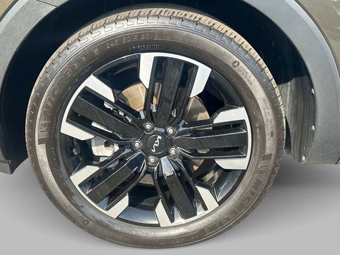 Used 2024 Kia Telluride SX Prestige w/ Towing Package AWD/4WD image 9