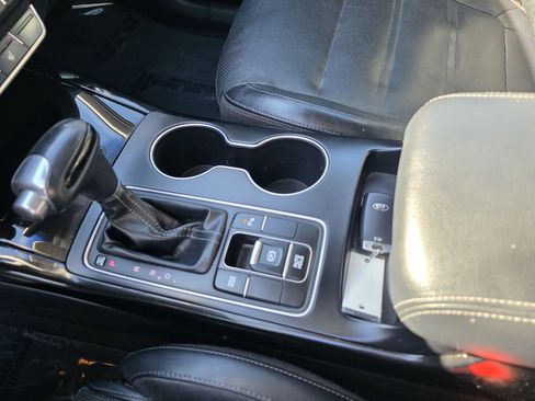 Used 2019 Kia Sorento SX image 16