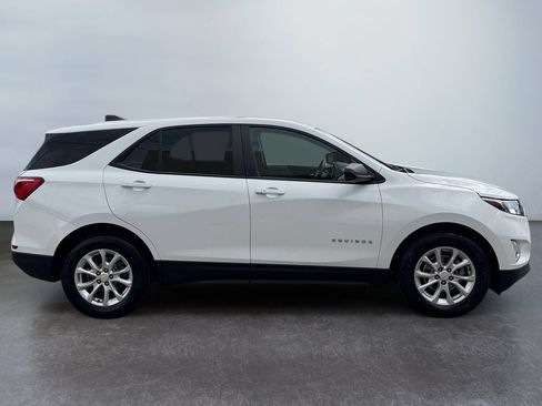 Used 2021 Chevrolet Equinox LS w/ LS Convenience Package FWD image 4