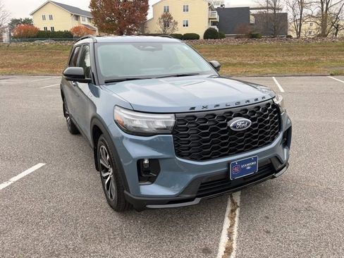 Used 2025 Ford Explorer ST-Line image 2