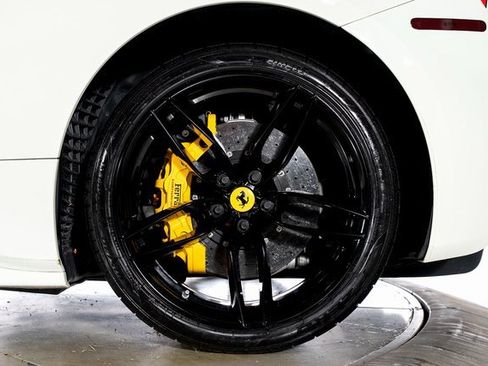 Used 2019 Ferrari 488 Spider image 18