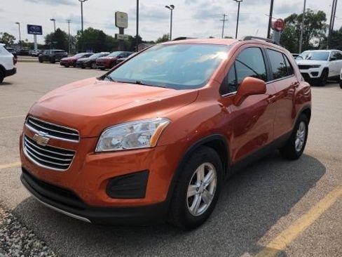 Used 2016 Chevrolet Trax LT FWD image 2