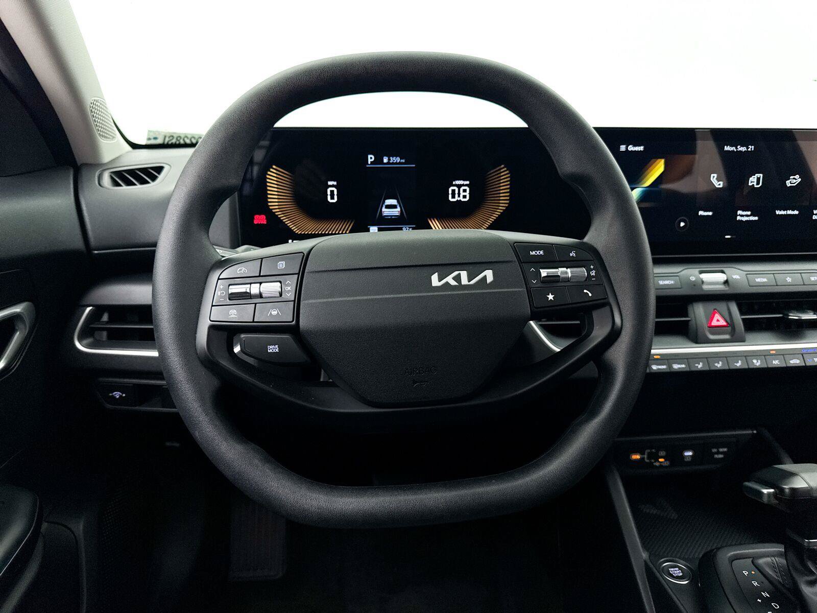 Used 2025 Kia K4 FWD image 3