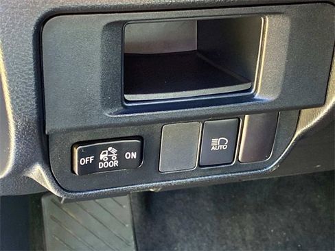 Used 2018 Toyota Tacoma SR5 image 15