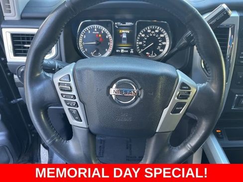 Used 2018 Nissan Titan SV w/ SV Convenience Package AWD/4WD image 16