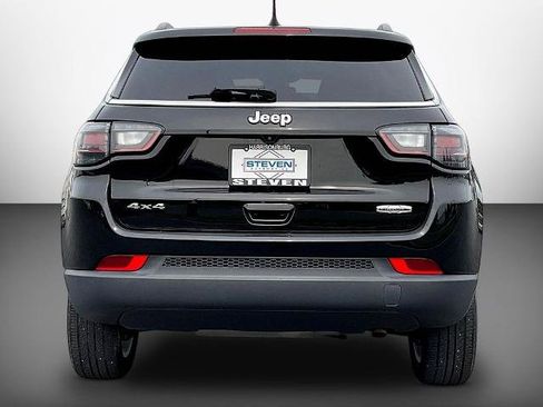 Used 2022 Jeep Compass Latitude w/ Sun and Sound Group AWD/4WD image 5