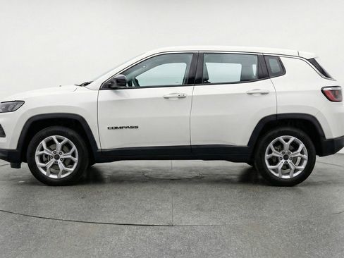 Used 2025 Jeep Compass Latitude AWD/4WD image 5