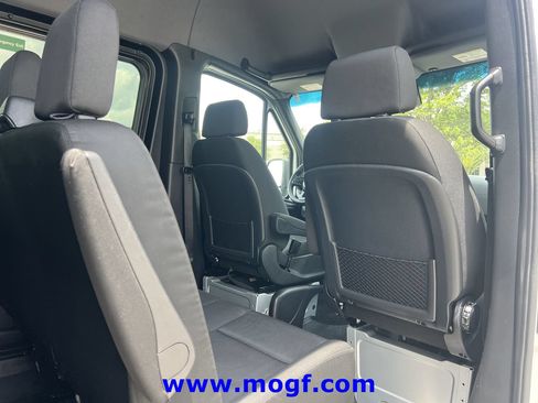 Used 2024 Mercedes-Benz Sprinter 2500 image 22