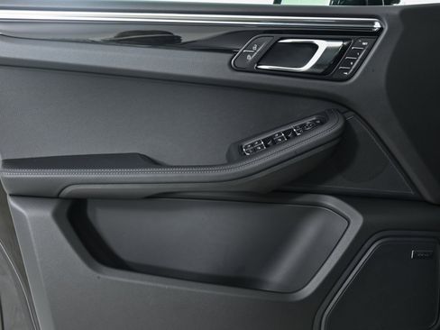 New 2026 Porsche Macan image 6