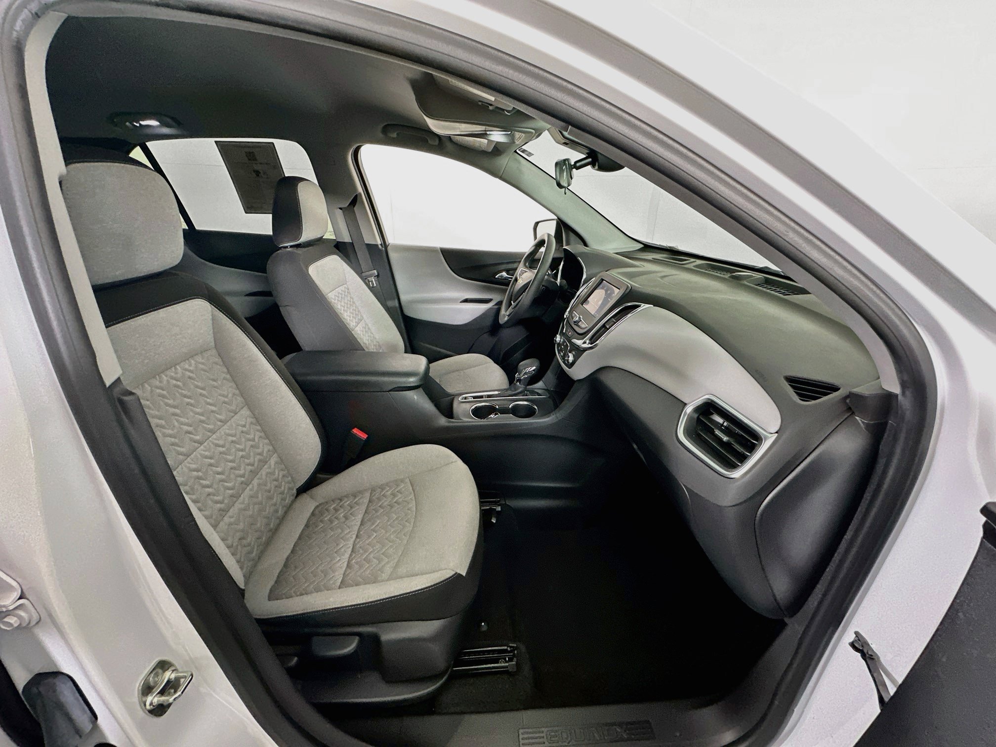 Used 2024 Chevrolet Equinox LS w/ LS Convenience Package FWD image 32
