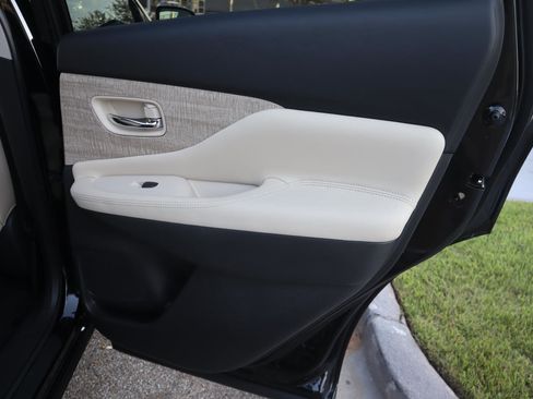 Certified 2024 Nissan Murano SV image 37