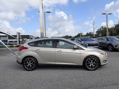 Used 2017 Ford Focus SEL FWD image 2