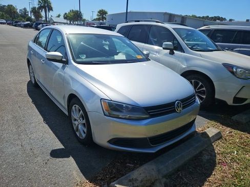 Certified 2020 Volkswagen Jetta SE w/ SE Cold Weather Package FWD image 3