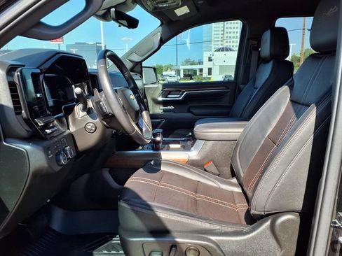 Used 2023 Chevrolet Silverado 1500 High Country w/ Technology Package AWD/4WD image 4