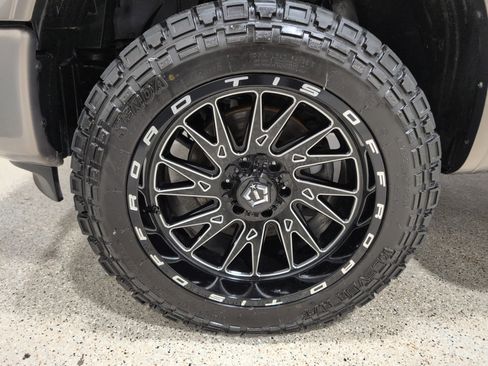 Used 2017 Nissan Titan Platinum Reserve image 9