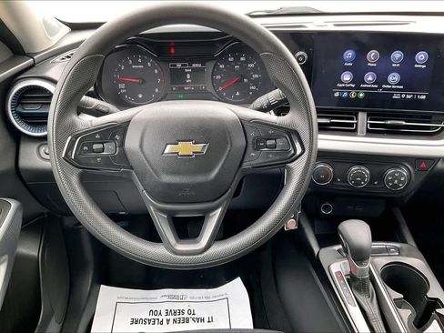 Used 2024 Chevrolet Trax LS w/ LS Convenience Package image 14