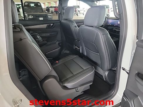 Used 2025 Buick Enclave Sport Touring AWD/4WD image 7