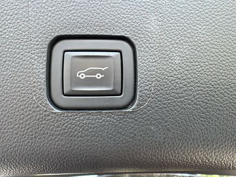 Used 2023 Chevrolet Traverse LT w/ LPO, Floor Liner Package AWD/4WD image 24