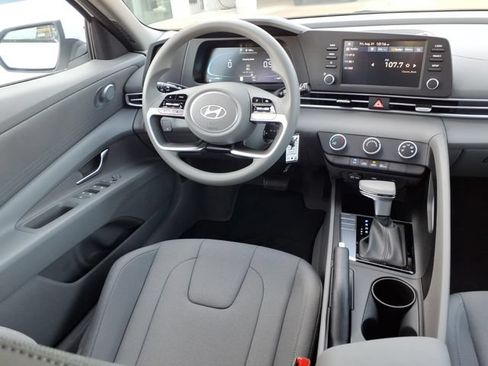 New 2026 Hyundai Elantra SE FWD image 4