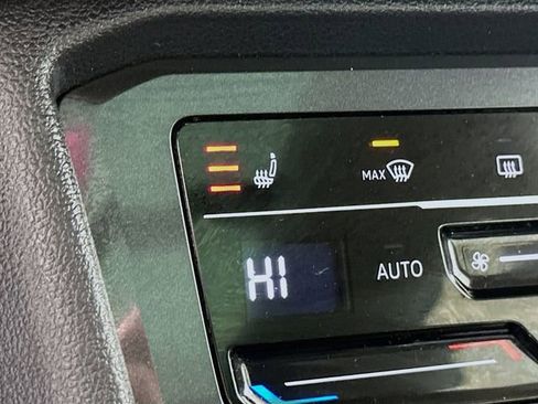 Used 2023 Volkswagen Tiguan SE AWD/4WD image 21