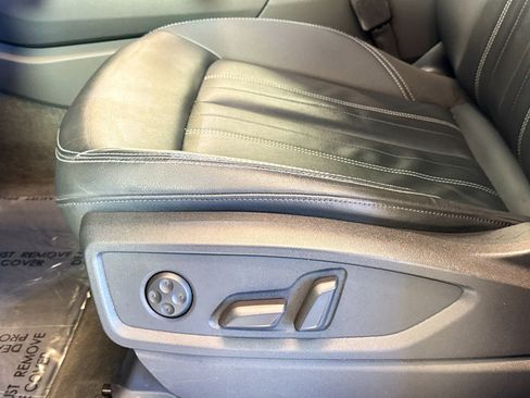 Used 2022 Audi Q5 2.0T Premium w/ Convenience Package AWD/4WD image 18