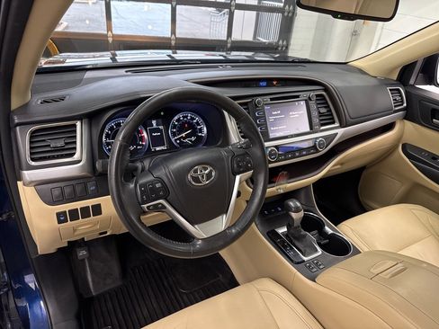 Used 2015 Toyota Highlander XLE image 18