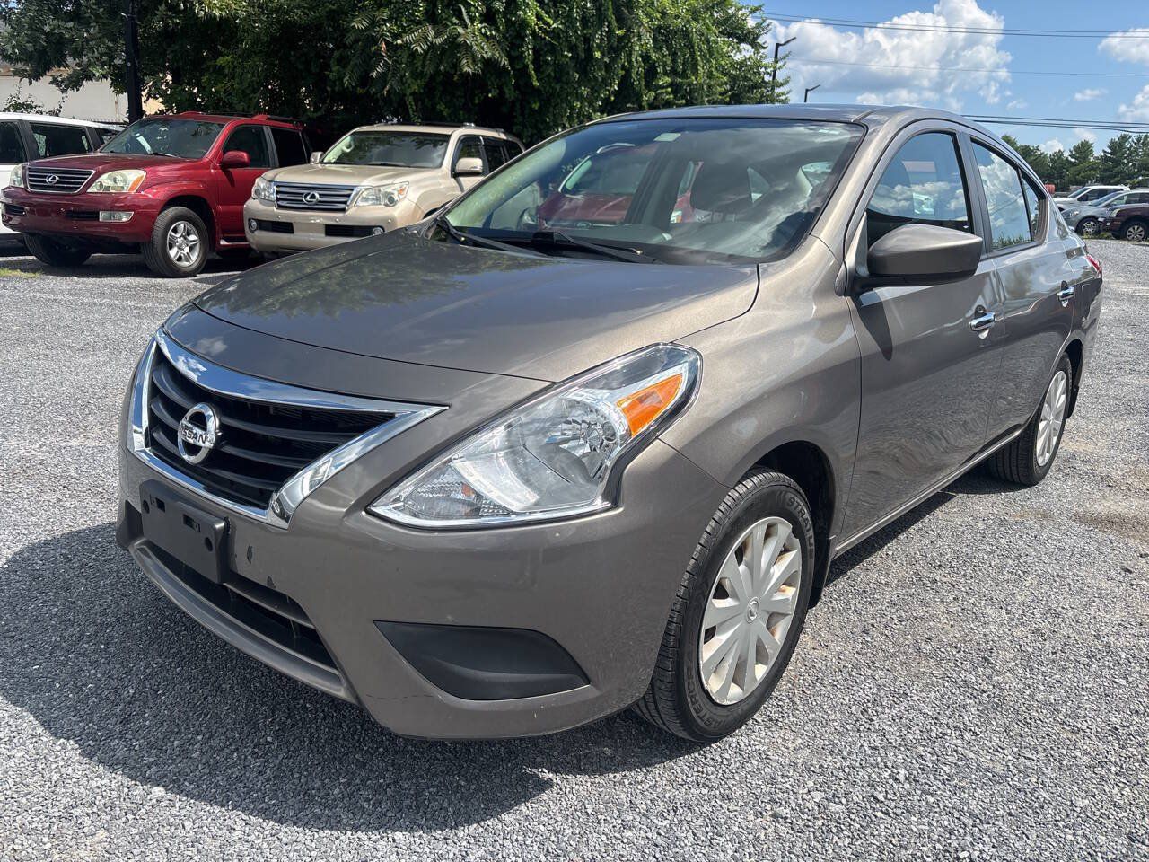 Used 2015 Nissan Versa SV FWD image 2