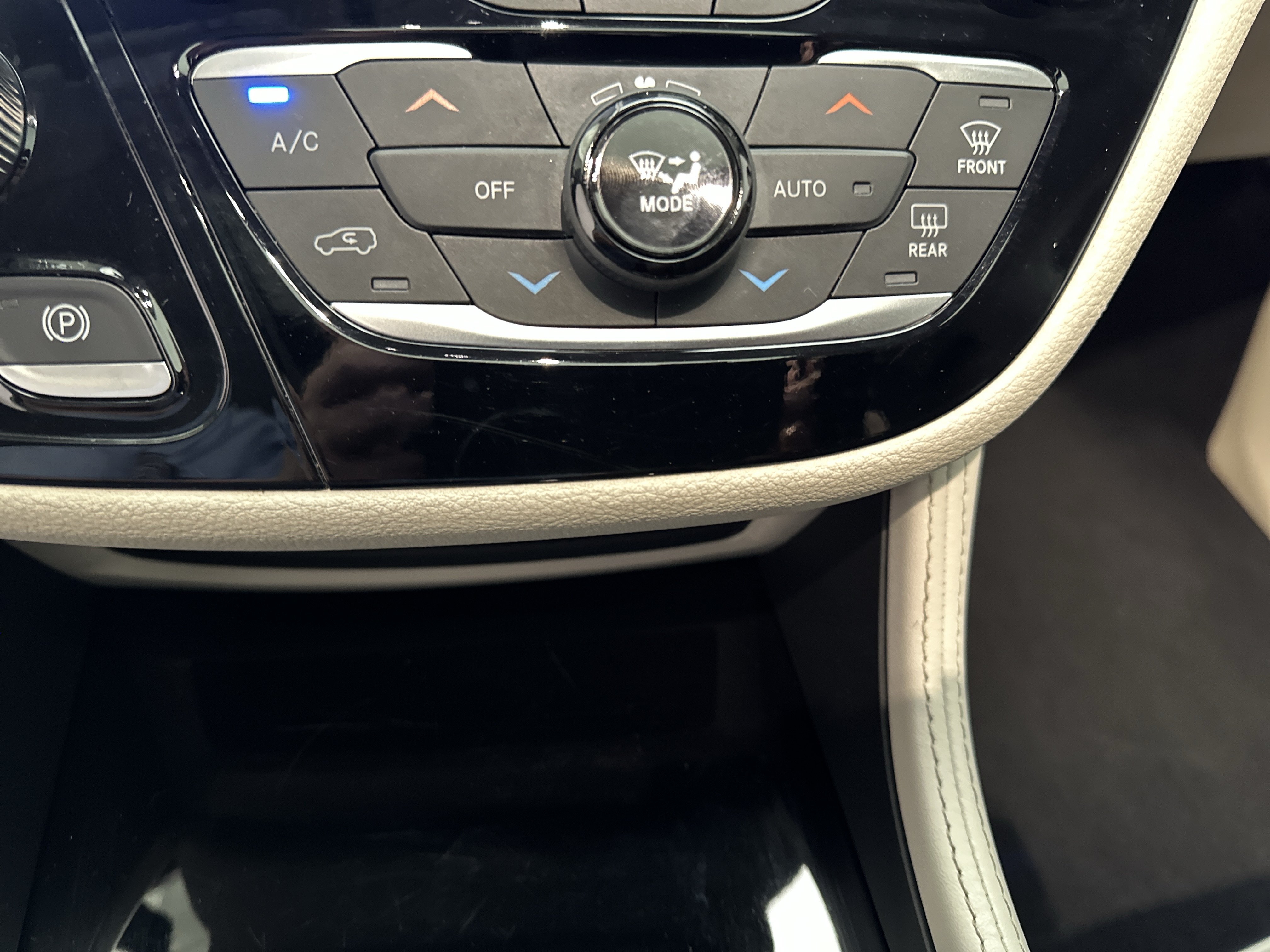 Used 2023 Chrysler Pacifica Limited FWD image 36