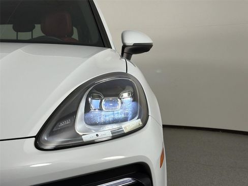 Certified 2023 Porsche Cayenne Platinum Edition AWD/4WD image 15