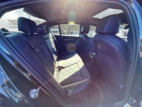 Used 2024 BMW 530i image 32