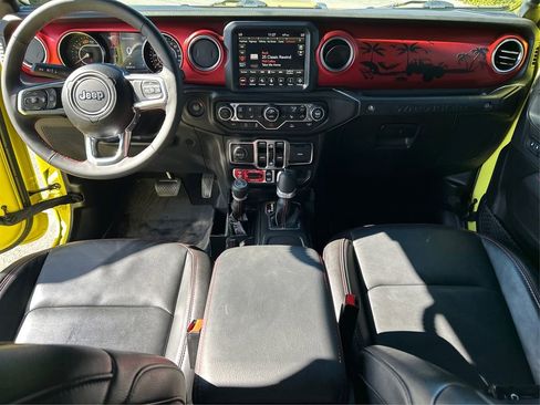 Certified 2023 Jeep Wrangler Unlimited Rubicon w/ Cold Weather Group image 19