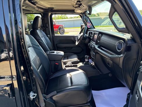 Used 2018 Jeep Wrangler Unlimited Sahara AWD/4WD image 37