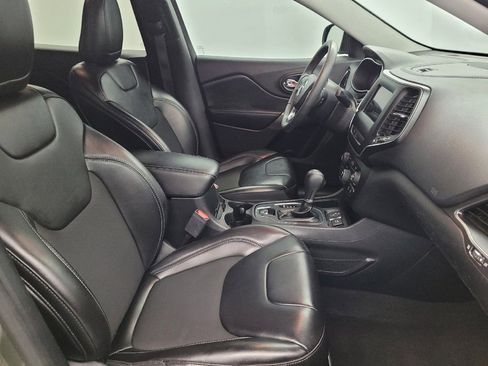 Used 2020 Jeep Cherokee Latitude Plus w/ Mopar Interior Package FWD image 21