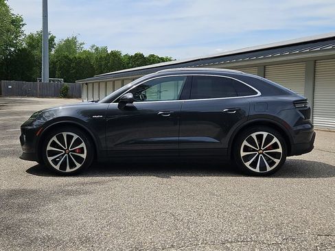 Certified 2025 Porsche Macan 4S Electric AWD/4WD image 2