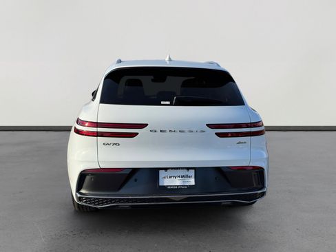 Used 2026 Genesis GV70 2.5T Select image 4