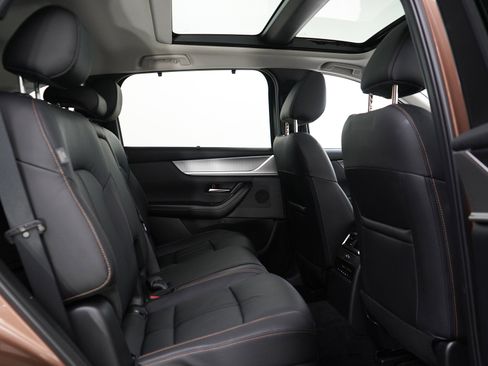 Certified 2025 MAZDA CX-70 Plug-In Hybrid w/ Premium Pkg image 11