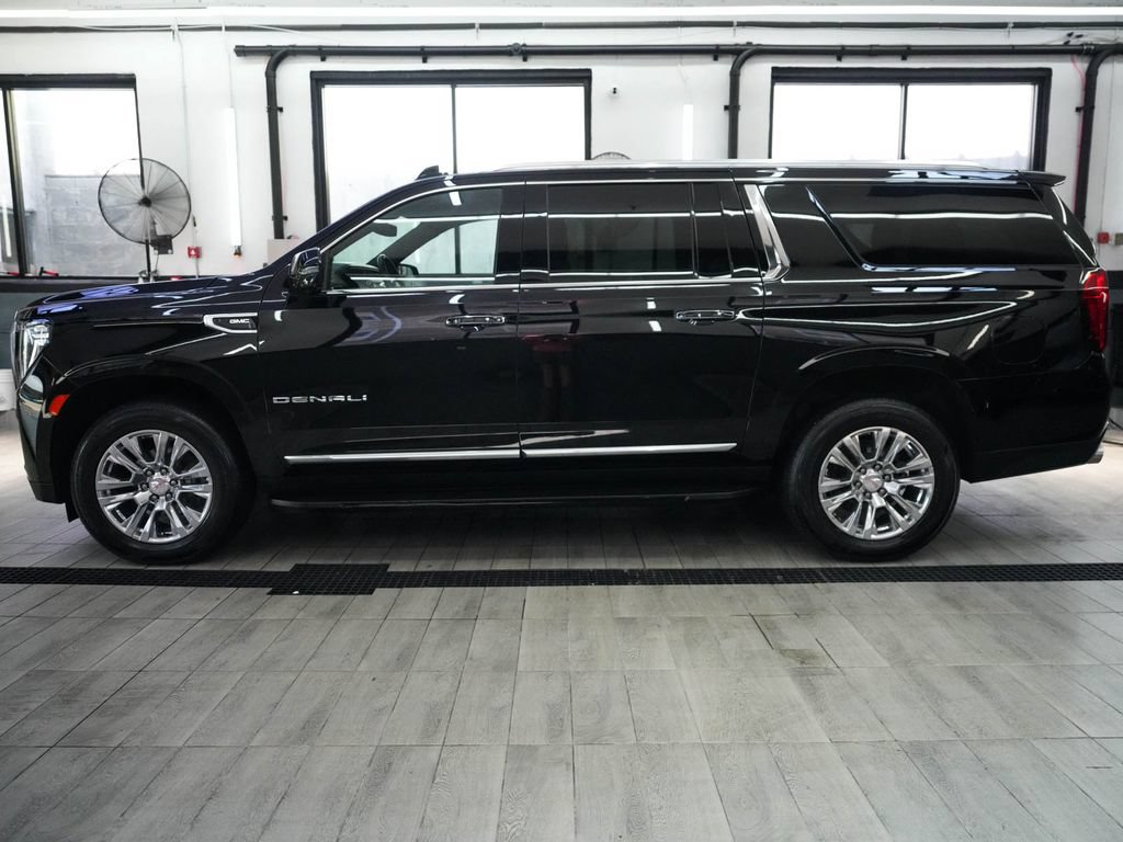 Used 2022 GMC Yukon XL Denali AWD/4WD image 4