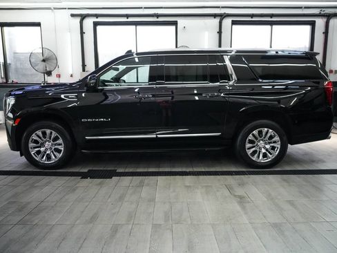 Used 2022 GMC Yukon XL Denali AWD/4WD image 4