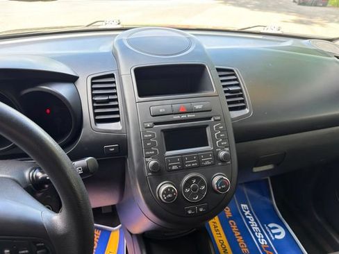 Used 2013 Kia Soul FWD image 15
