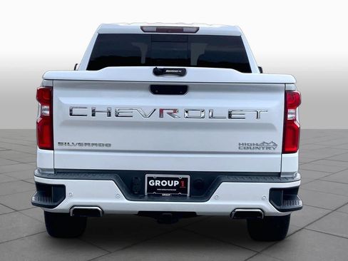Used 2019 Chevrolet Silverado 1500 High Country w/ Technology Package RWD image 5
