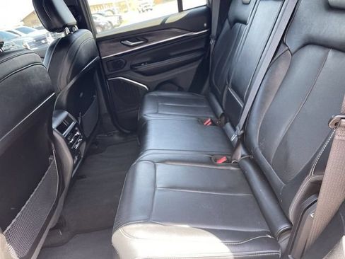 Used 2022 Jeep Grand Cherokee Overland AWD/4WD image 23
