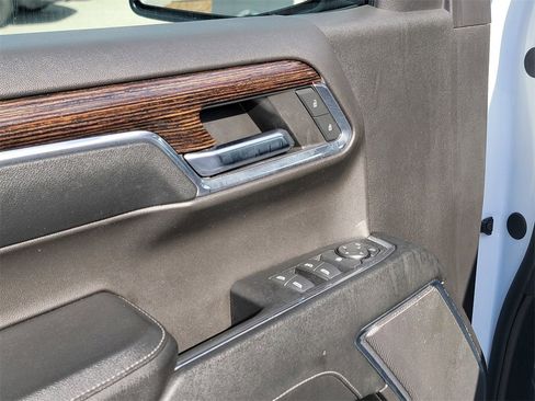 Used 2024 GMC Sierra 1500 SLE image 14