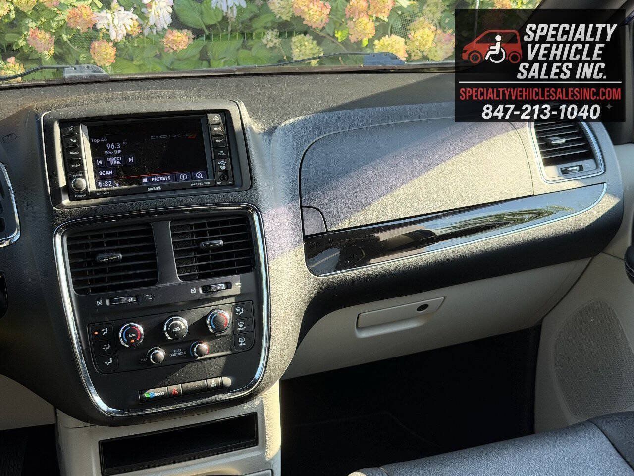 Used 2018 Dodge Grand Caravan SXT FWD image 37